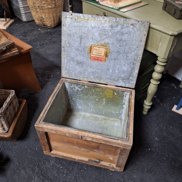 Kist "Pulverfabrik", oude houten kist voor vervoeren van springstof