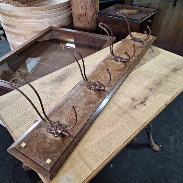 Kapstok, houten kapstok met metalen haken, vintage, retro